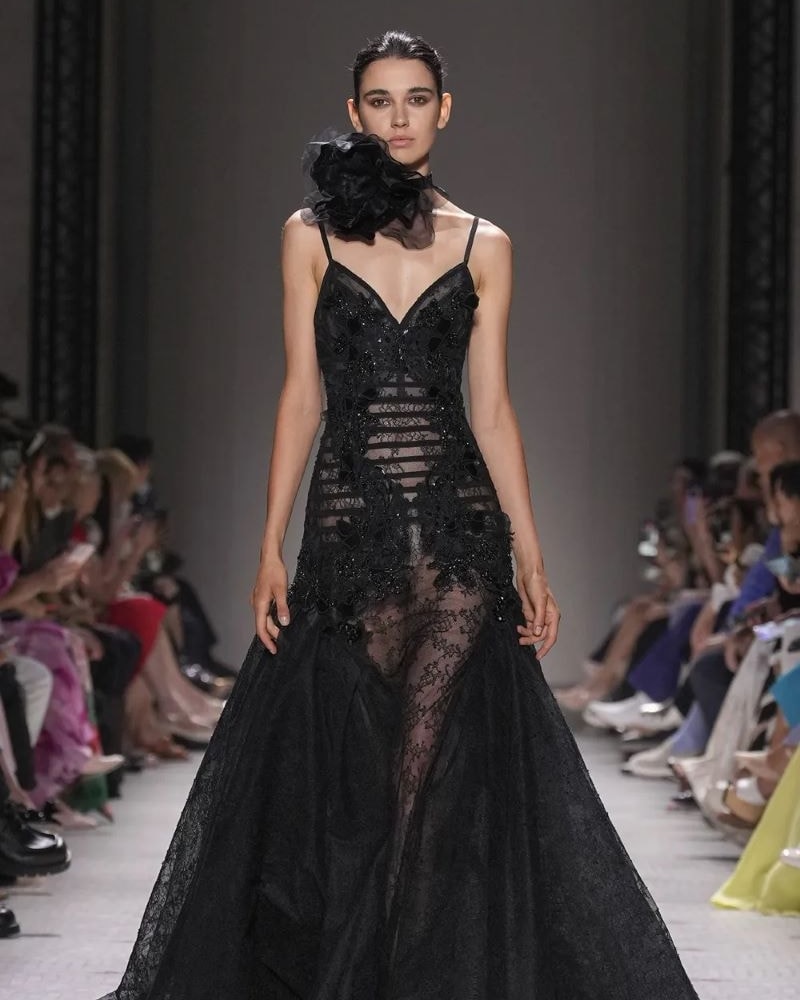 La serenata in chiaroscuro &agrave; l&agrave; Elie Saab