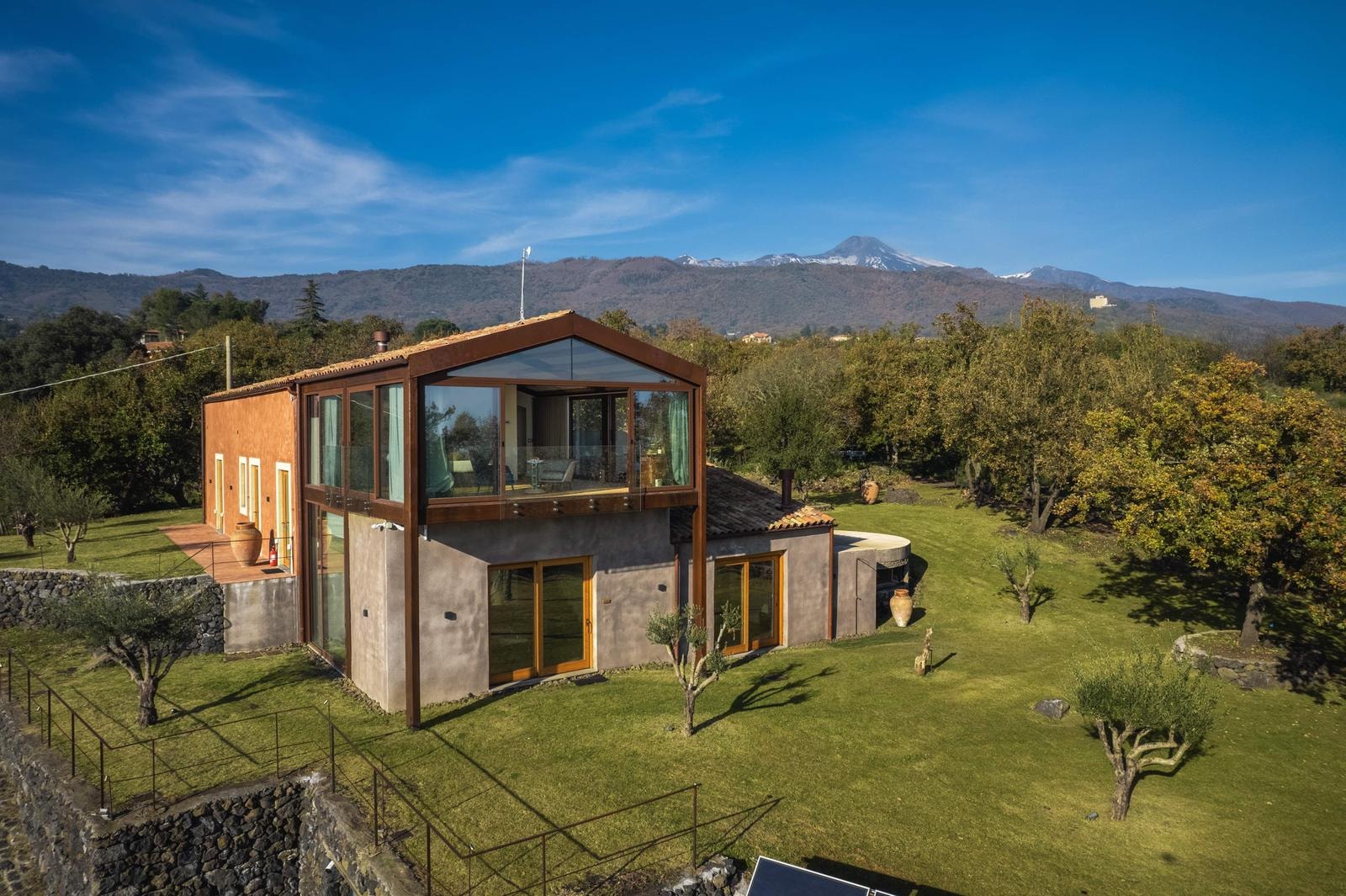 Monaci delle Terre Nere, il wine resort dalla bellezza verace