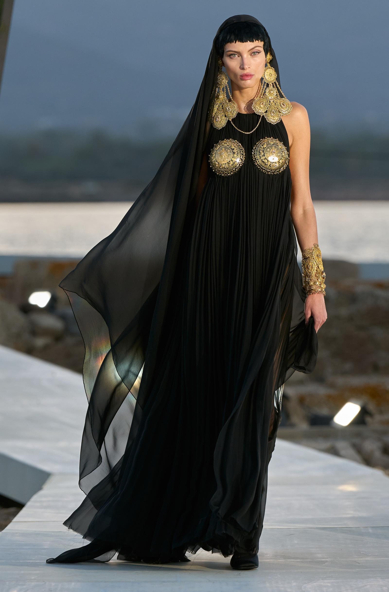 Un look Dolce&Gabbana alta moda fall-winter 2024/25 (ph Gorunway, courtesy Dolce&Gabbana)