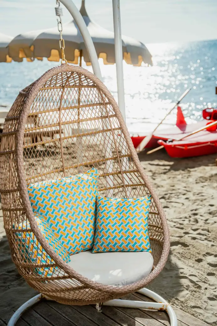 La moda non va in vacanza: ecco le 10 spiagge più glamour. Meglio quella firmata Dolce&Gabbana, Dior, Luisa Spagnoli o Loro Piana?
