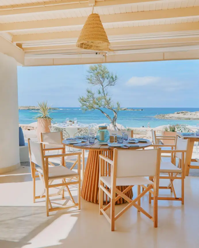 La moda non va in vacanza: ecco le 10 spiagge più glamour. Meglio quella firmata Dolce&Gabbana, Dior, Luisa Spagnoli o Loro Piana?