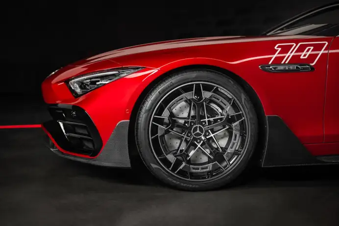 2024 / Concept Mercedes-AMG PureSpeed / Exterieurfarbe Le Mans Rot & graphitgrau Metallic
2024 / Concept Mercedes-AMG PureSpeed / exterieur color Le Mans red & graphitgrey metallic
