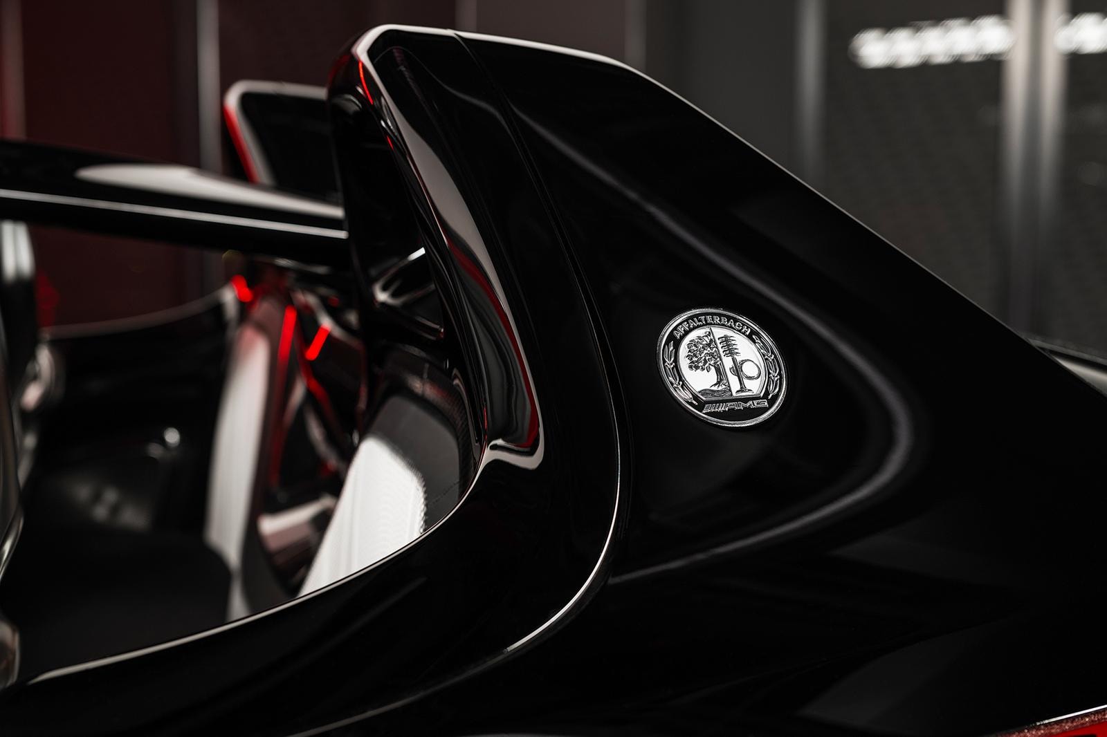 2024 / Concept Mercedes-AMG PureSpeed / Exterieurfarbe Le Mans Rot & graphitgrau Metallic 

2024 / Concept Mercedes-AMG PureSpeed / exterieur color Le Mans red & graphitgrey metallic 