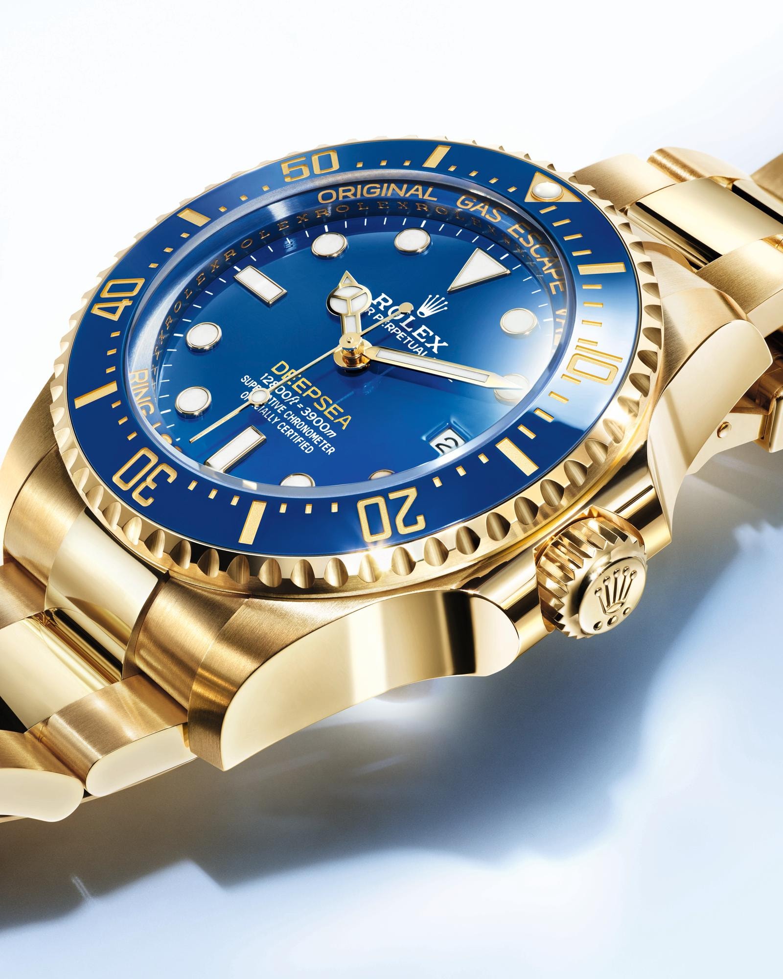 Triplock crown of the Oyster Perpetual Rolex Deepsea