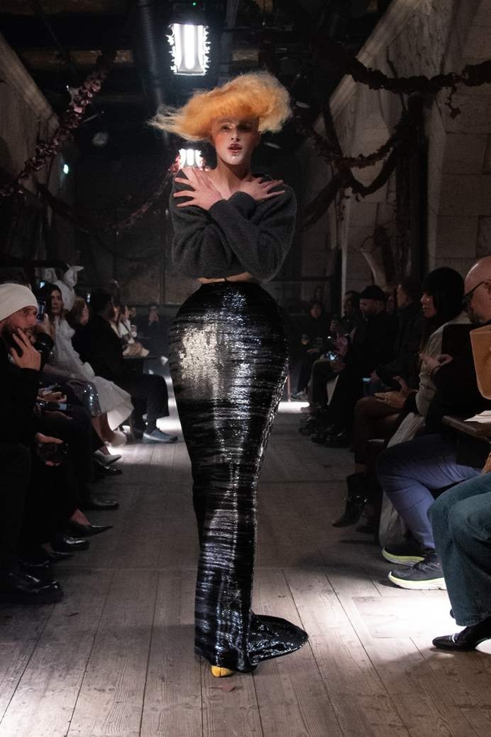 Un momento dello show Artisanal di Maison Margiela (courtesy Maison Margiela)