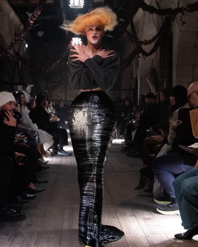 Un momento dello show Artisanal di Maison Margiela (courtesy Maison Margiela)