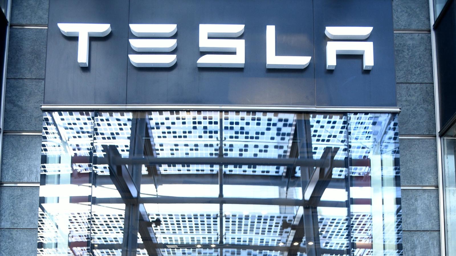 Tesla, investitori in attesa dei conti semestrali. Ma l’aumento dei ricavi potrebbe non bastare per convincerli