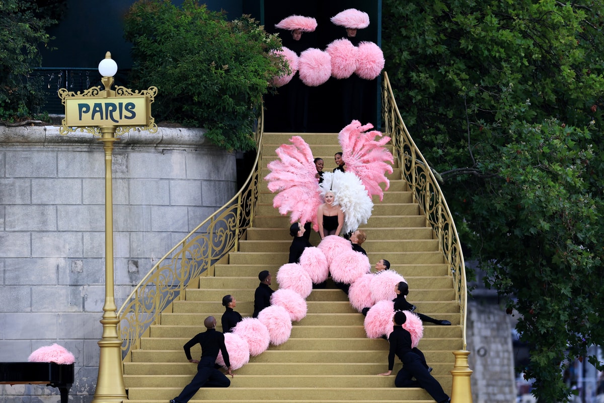 Da Gaga in Dior a Pharrell tedoforo, la moda apre le Olimpiadi di Parigi 2024