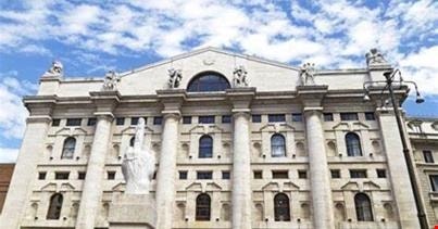 Borse oggi in diretta | Il Ftse Mib chiude in calo (-0,5%). Vendite su Stellantis, Campari e Nexi