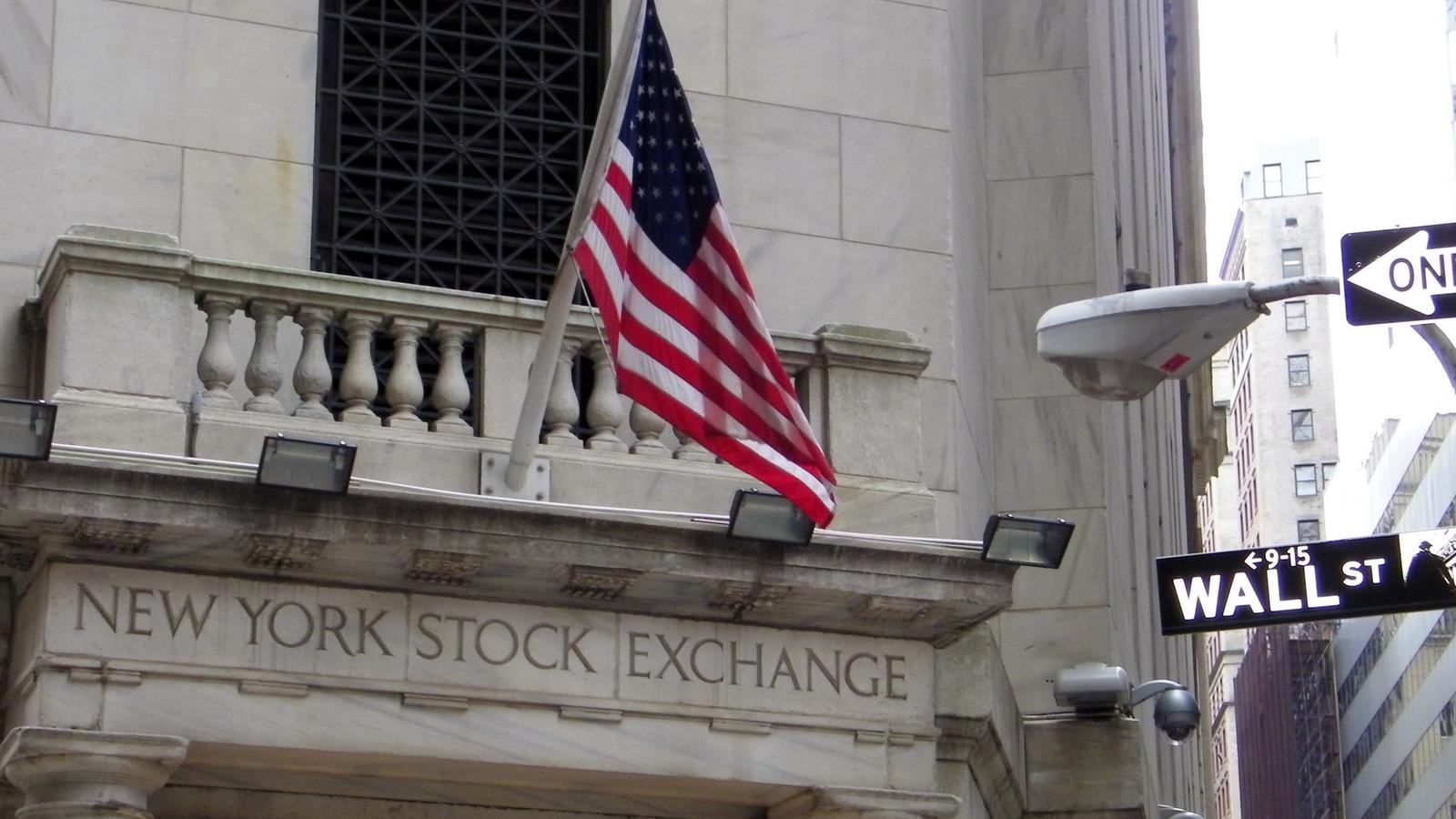 La diretta da Wall Street | Borse Usa contrastate, Nasdaq -1,3% in attesa della Fed