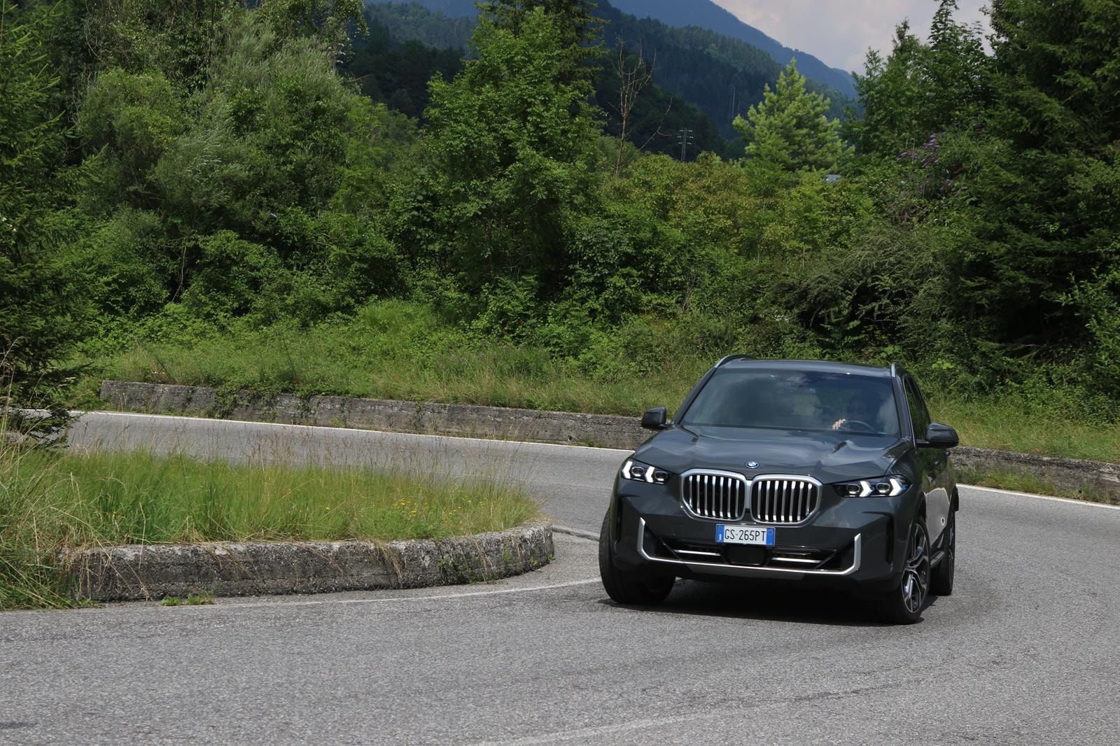 Potenza suadente. Con Bmw X5 50e: sui percorsi di storiche cronoscalate