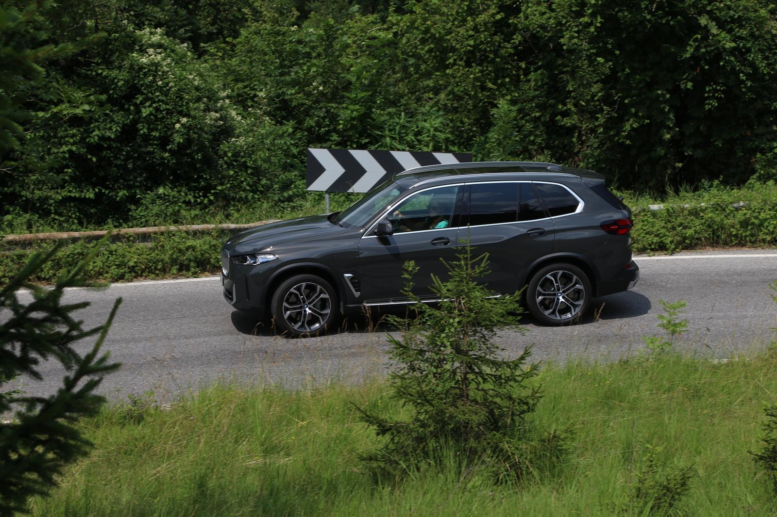 Potenza suadente. Con Bmw X5 50e: sui percorsi di storiche cronoscalate