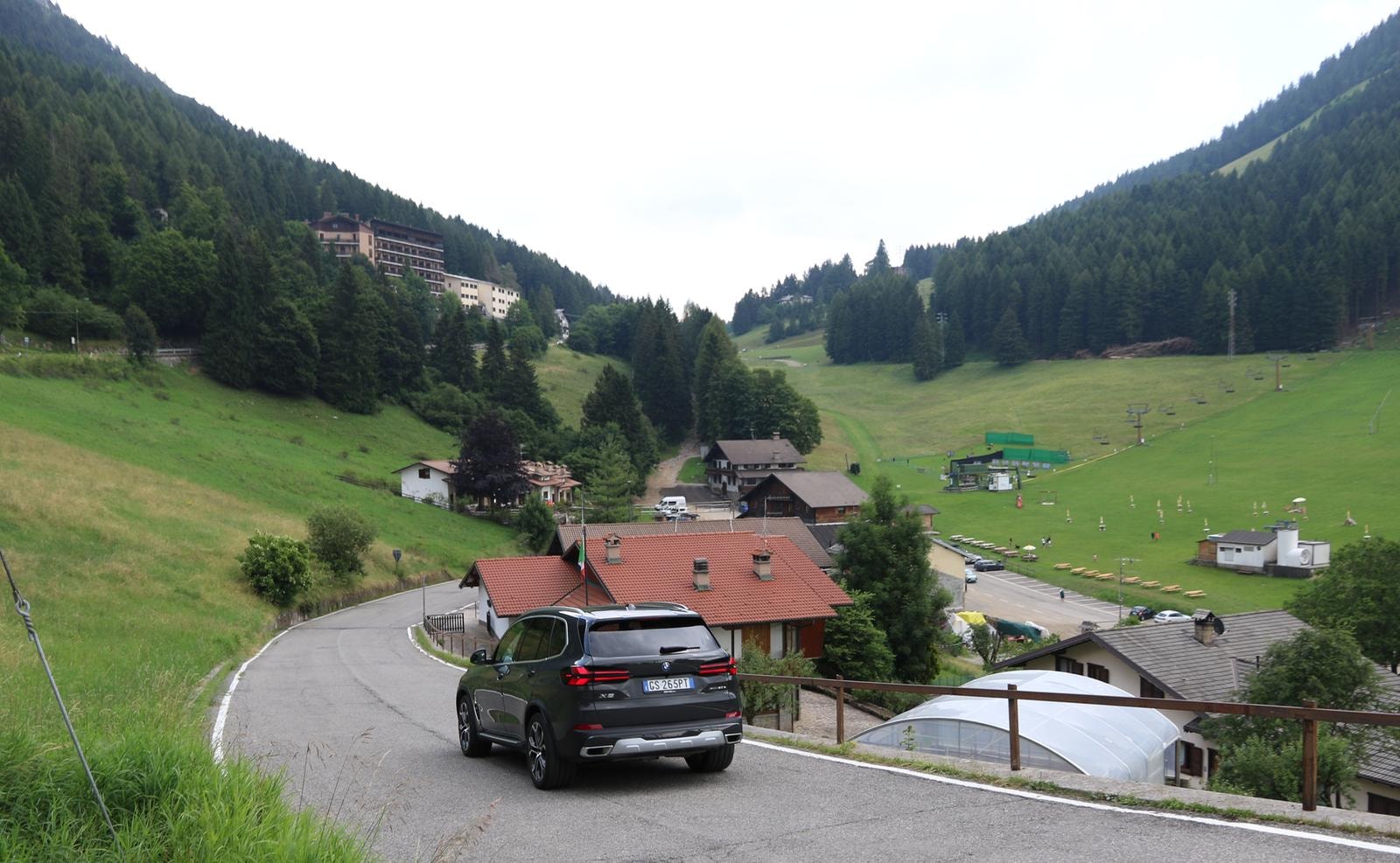 Potenza suadente. Con Bmw X5 50e: sui percorsi di storiche cronoscalate