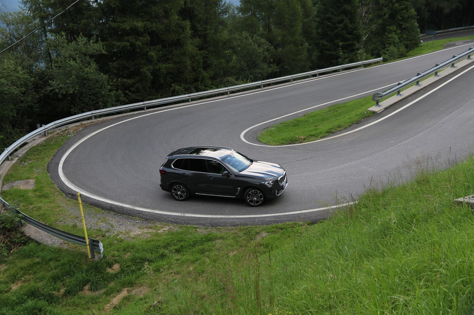 Potenza suadente. Con Bmw X5 50e: sui percorsi di storiche cronoscalate