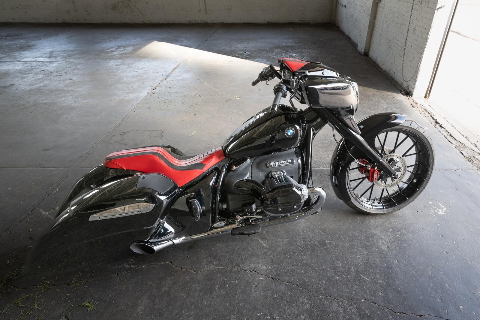 Paul Yaffe’s custom BMW R-18 in a Phoenix, Arizona warehouse. Wednesday, December 27, 2023. Photography ©2023 Michael Lichter.