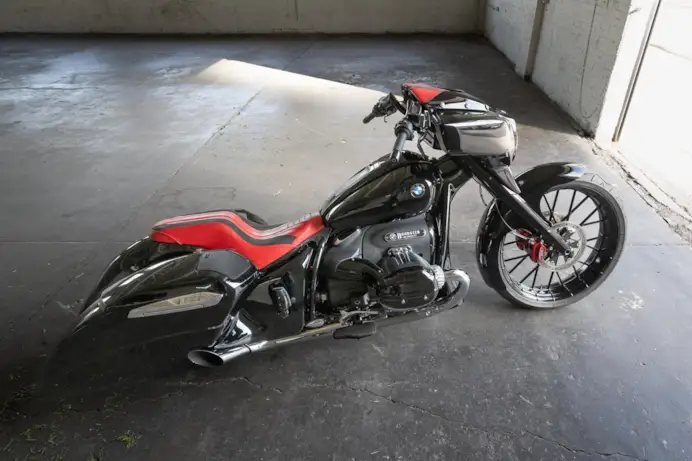 Paul Yaffe’s custom BMW R-18 in a Phoenix, Arizona warehouse. Wednesday, December 27, 2023. Photography ©2023 Michael Lichter.