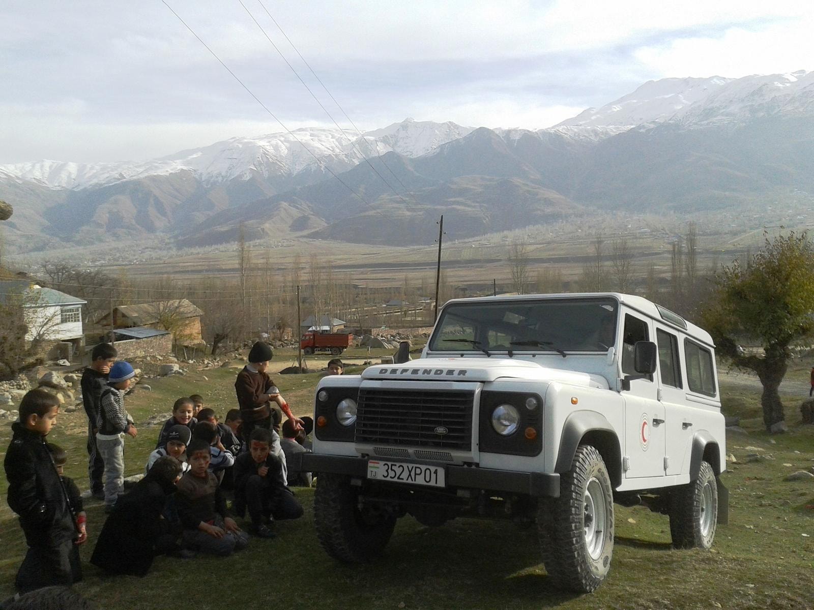 Land Rover Defender: icona di stile e pilastro delle missioni umanitarie