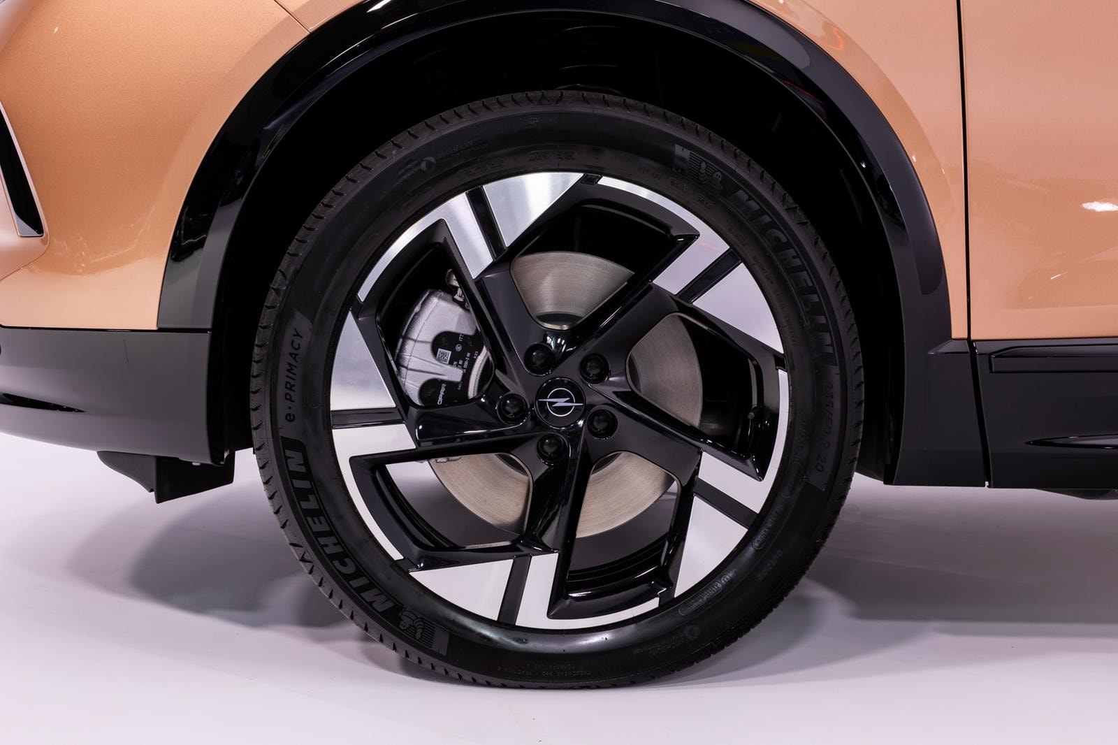 Opel reinventa Grandland: elettrificazione e innovazione dal cuore della Germania