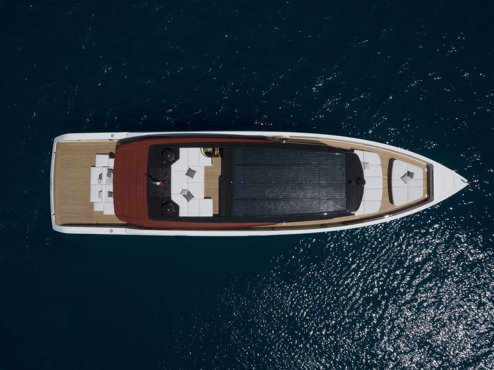Il nuovo SP92 di Sanlorenzo al Salone di Cannes