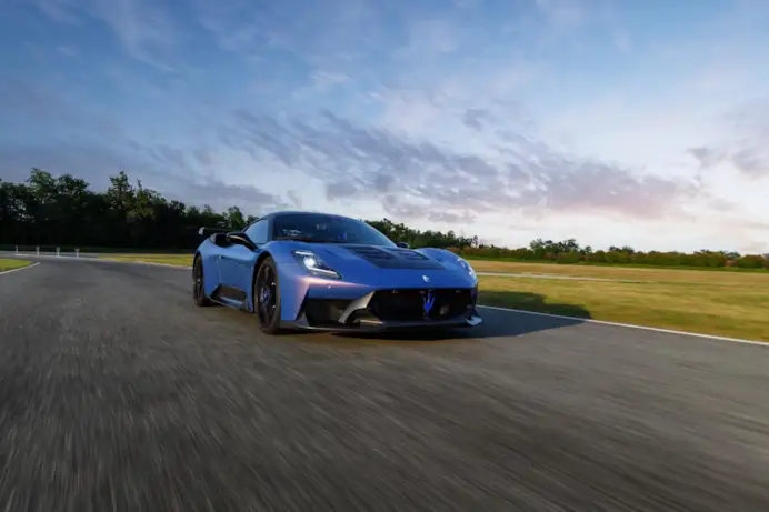 La supercar che rivoluziona la sportività e lo stile al The Quail