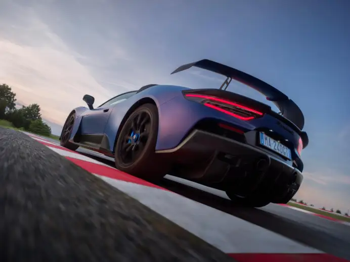 La supercar che rivoluziona la sportività e lo stile al The Quail