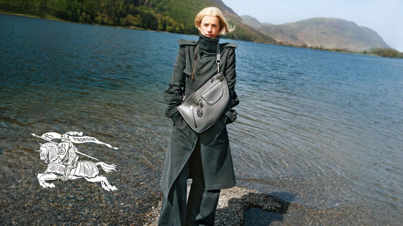 Uno scatto della campagna f-w 2024/25 Burberry (courtesy Burberry)