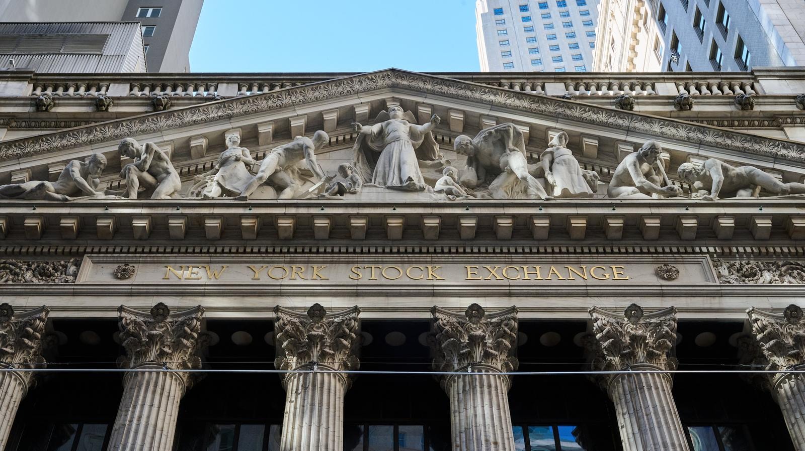 La diretta da Wall Street | Borse Usa poco mosse, Nasdaq -0,3%. Il Beige Book della Fed segnala un rallentamento dell’economia