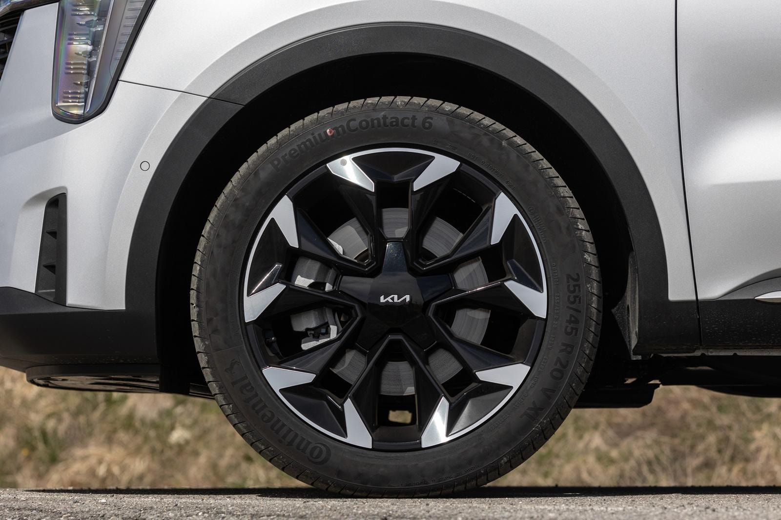 Sorento &egrave; il Suv di Kia che ridefinisce comfort per 7, innovazione e robustezza su tutti i terreni (proprio tutti)
