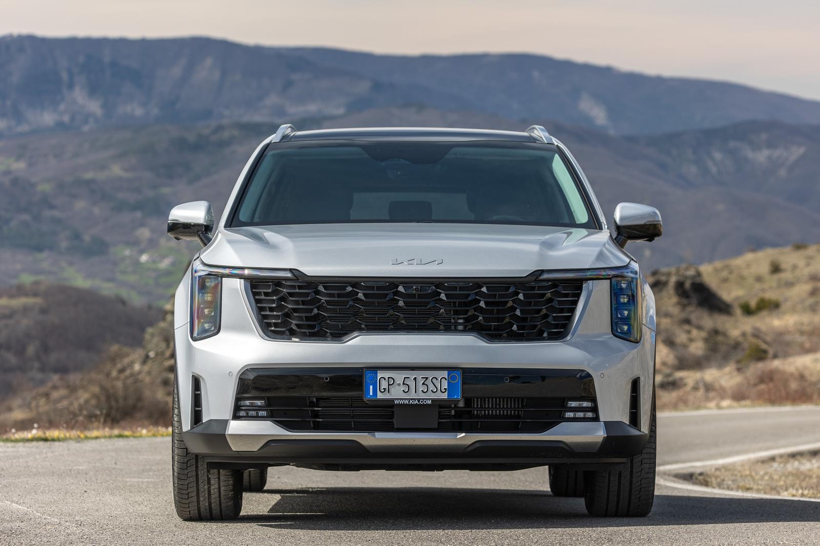 Sorento &egrave; il Suv di Kia che ridefinisce comfort per 7, innovazione e robustezza su tutti i terreni (proprio tutti)