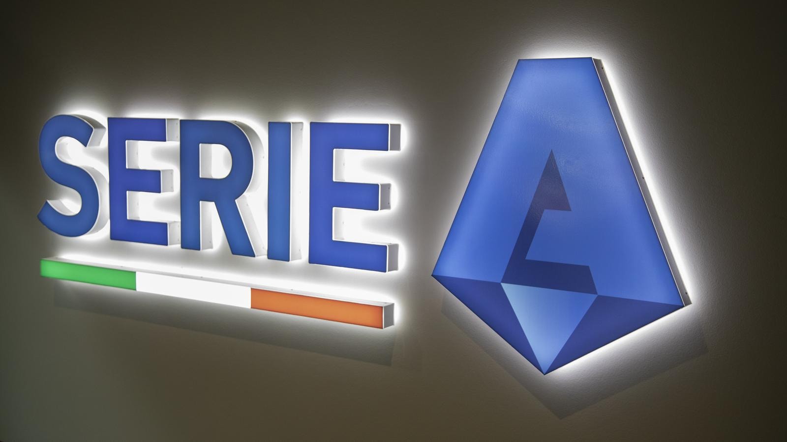 Calcio e diritti tv, sta scoppiando la bolla? Perch&eacute; il mercato soffre. Ed &egrave; una sfida per la sostenibilit&agrave; dei club
