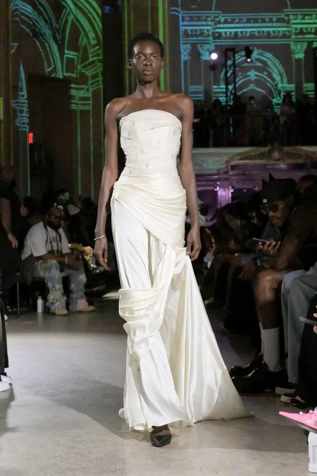 Un look Who decides war spring-summer 2025 (ph Francesc Ten/MFF)