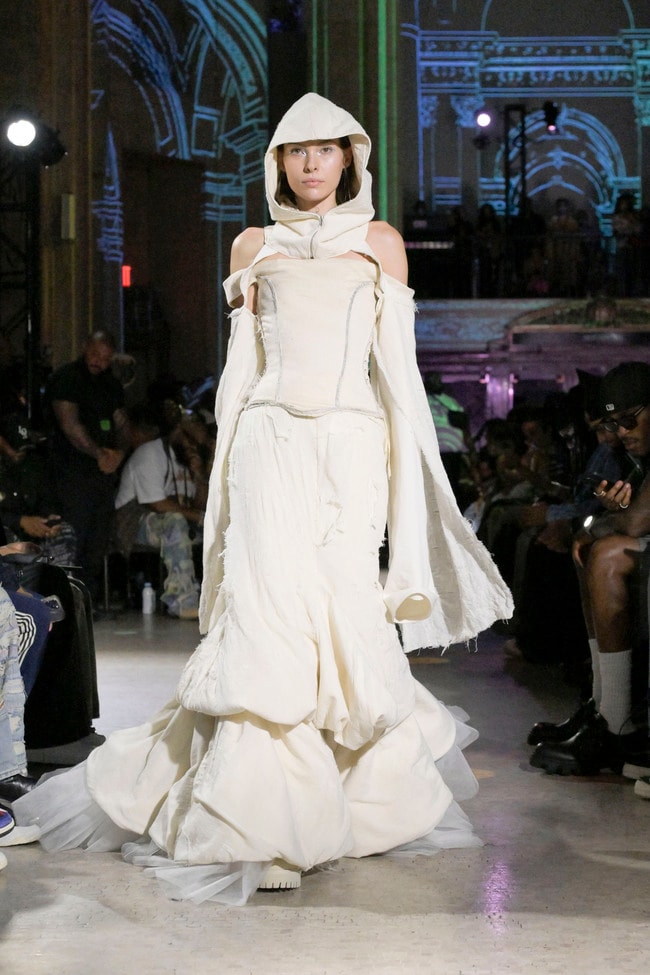 Un look Who decides war spring-summer 2025 (ph Francesc Ten/MFF)