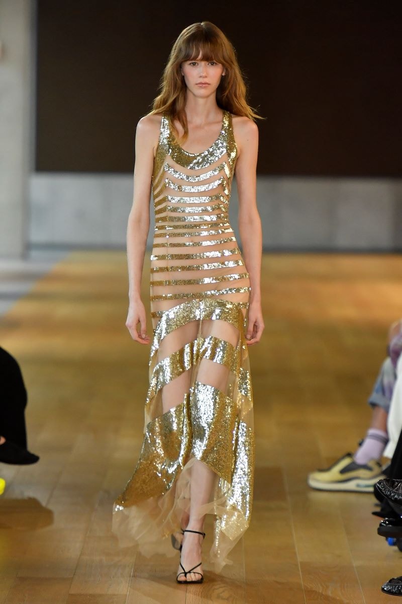 Un look Monse s-s 2025 (ph Francesc Ten/MFF)