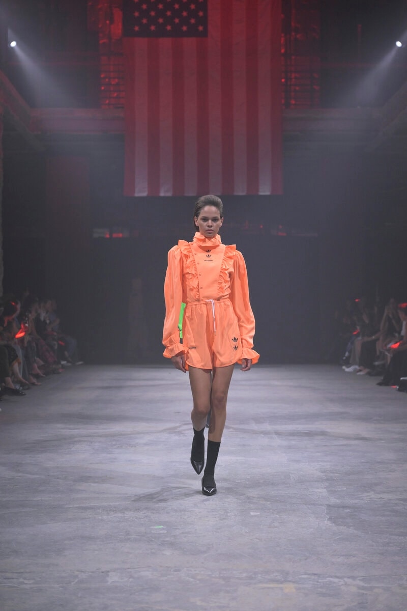 Un look Willy Chavarria in co-lab con Adidas spring-summer 2025 (ph Francesc Ten/MFF)