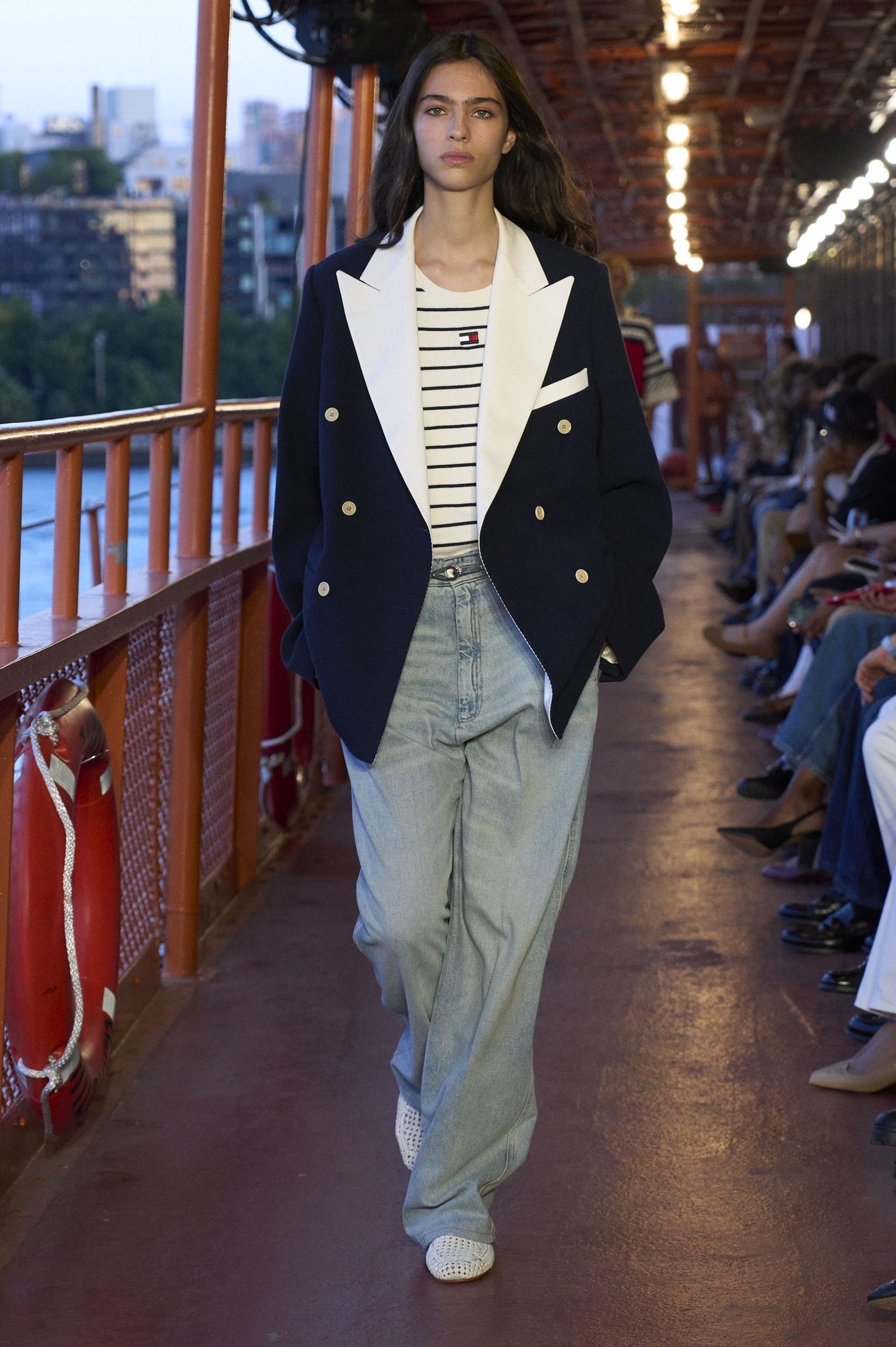 Un look Tommy Hilfiger spring-summer 2025 (courtesy Tommy Hilfiger)