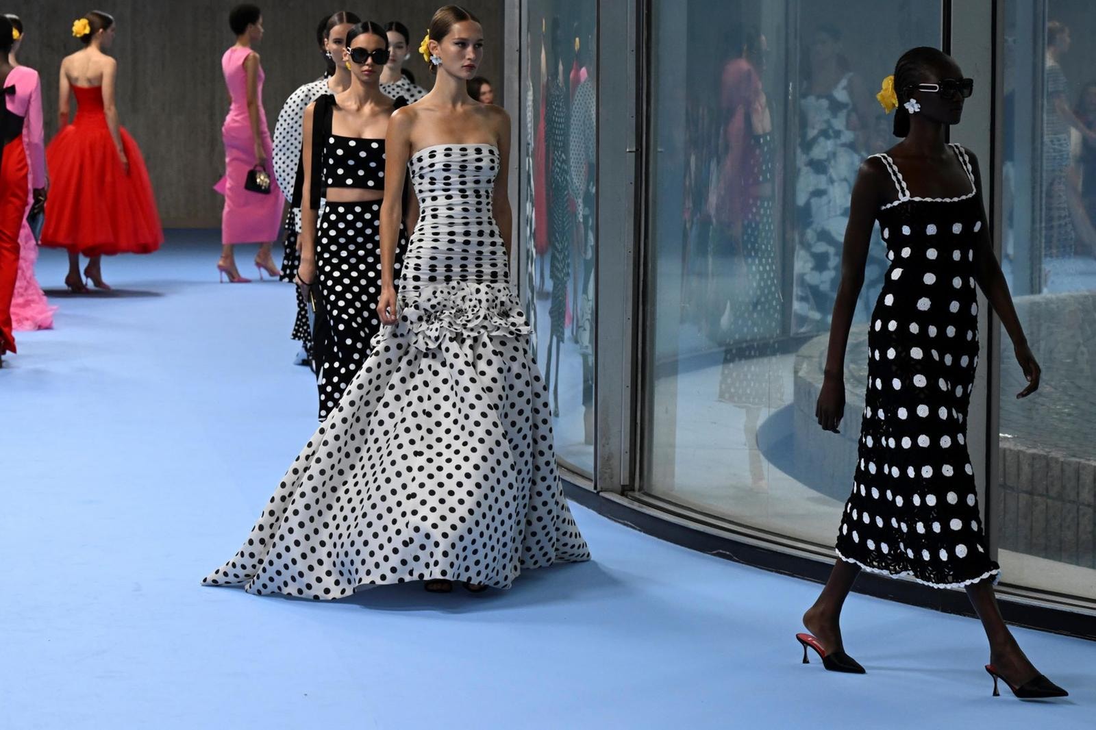 La passerella Carolina Herrera spring-summer 2025 (ph Francesc Ten/MFF)