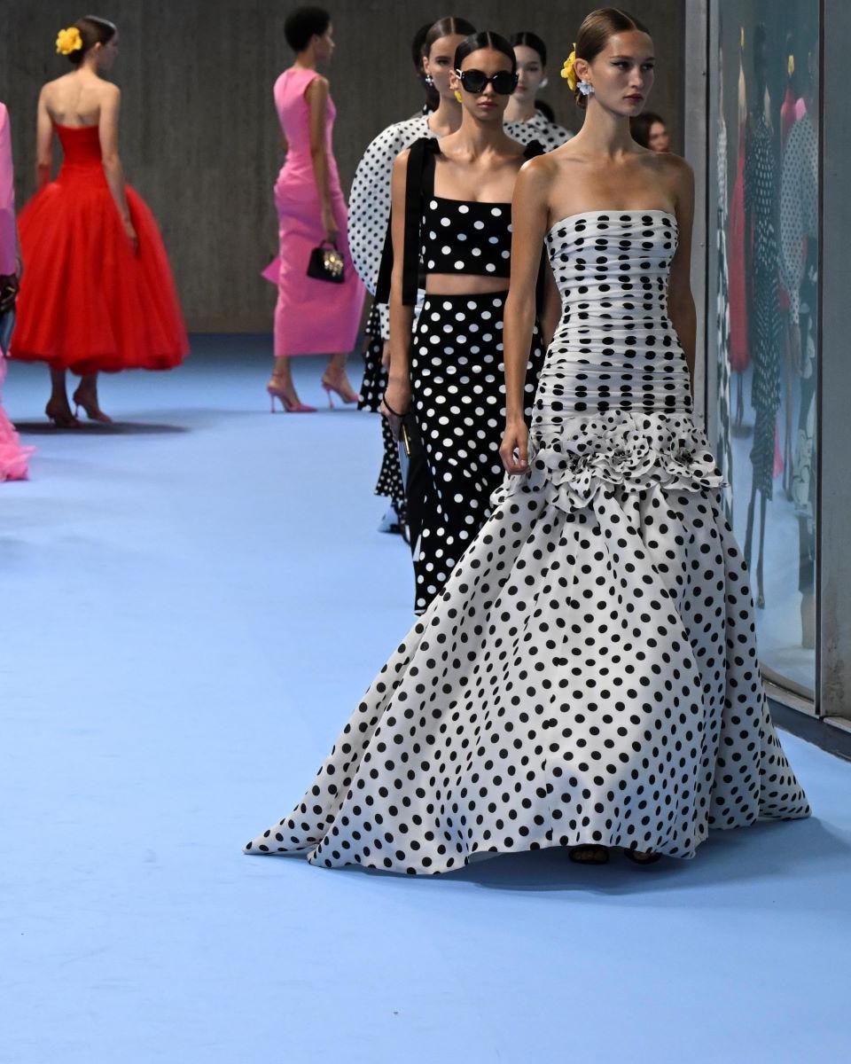 Carolina Herrera rilegge gli anni 80 alla New York fashion week