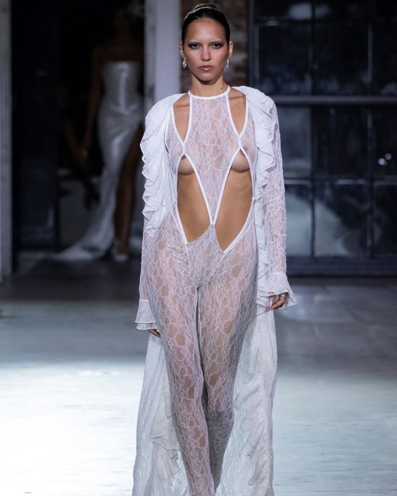 Un look LaQuan Smith spring-summer 2025 (ph Francesc Ten/MFF)