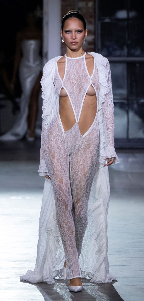 Un look LaQuan Smith spring-summer 2025 (ph Francesc Ten/MFF)