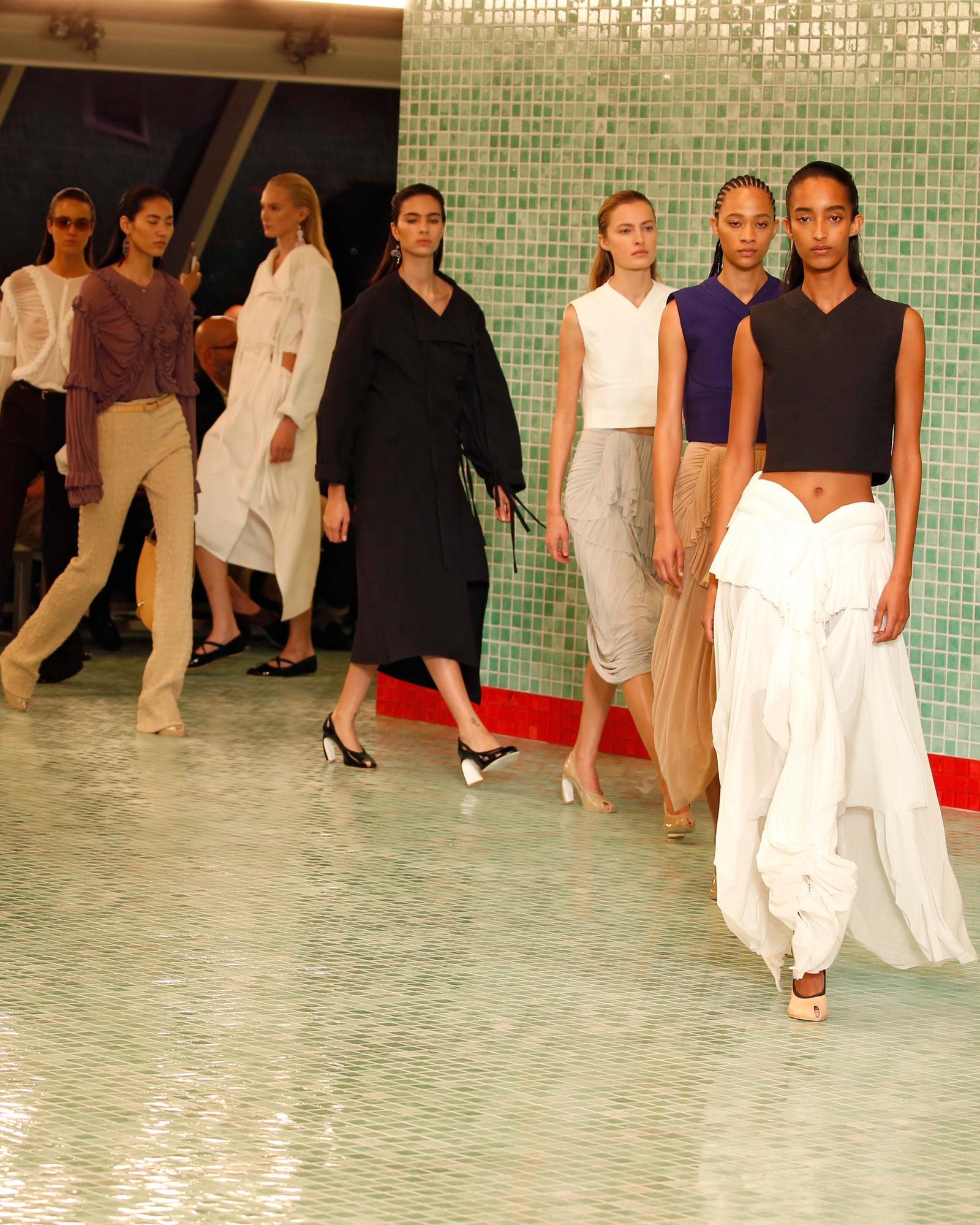 Il catwalk di Tory Burch spring-summer 2025 (ph Francesc Ten/MFF)