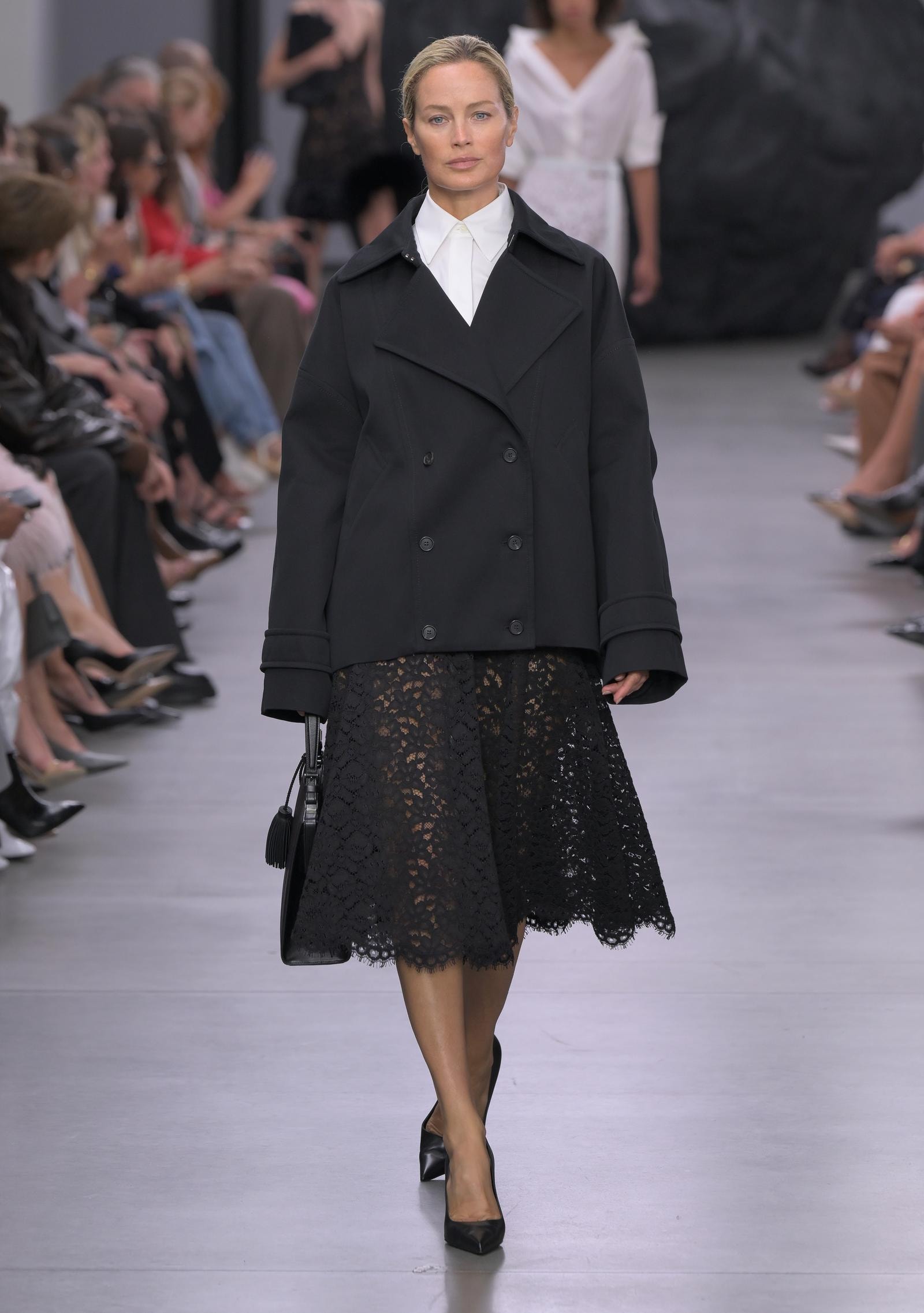 Un look Michael Kors spring-summer 2025 (ph Francesc Ten/MFF)