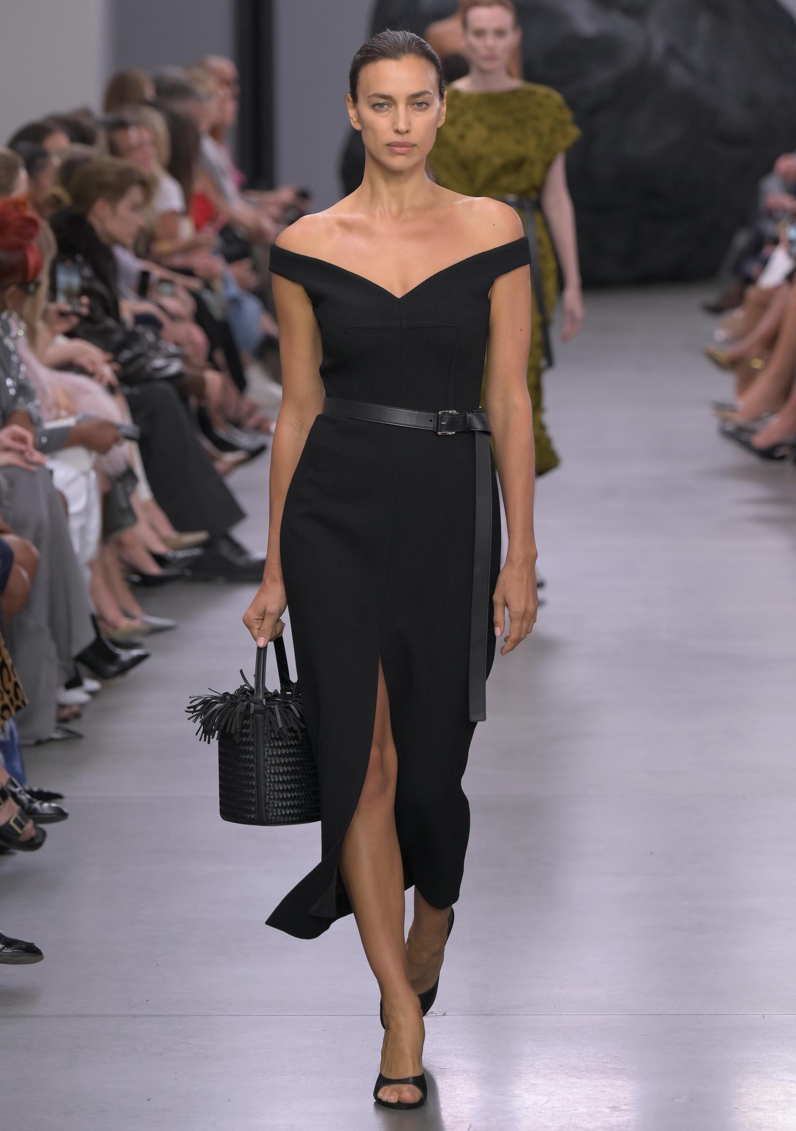 A look from Michael Kors spring-summer 2025 (ph Francesc Ten/MFF)