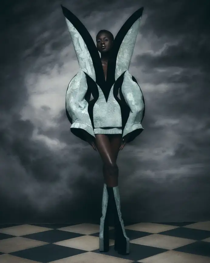 Un look della collezione settembre 2024 di Harris Reed (ph SuleikaMueller, courtesy Harris Reed)