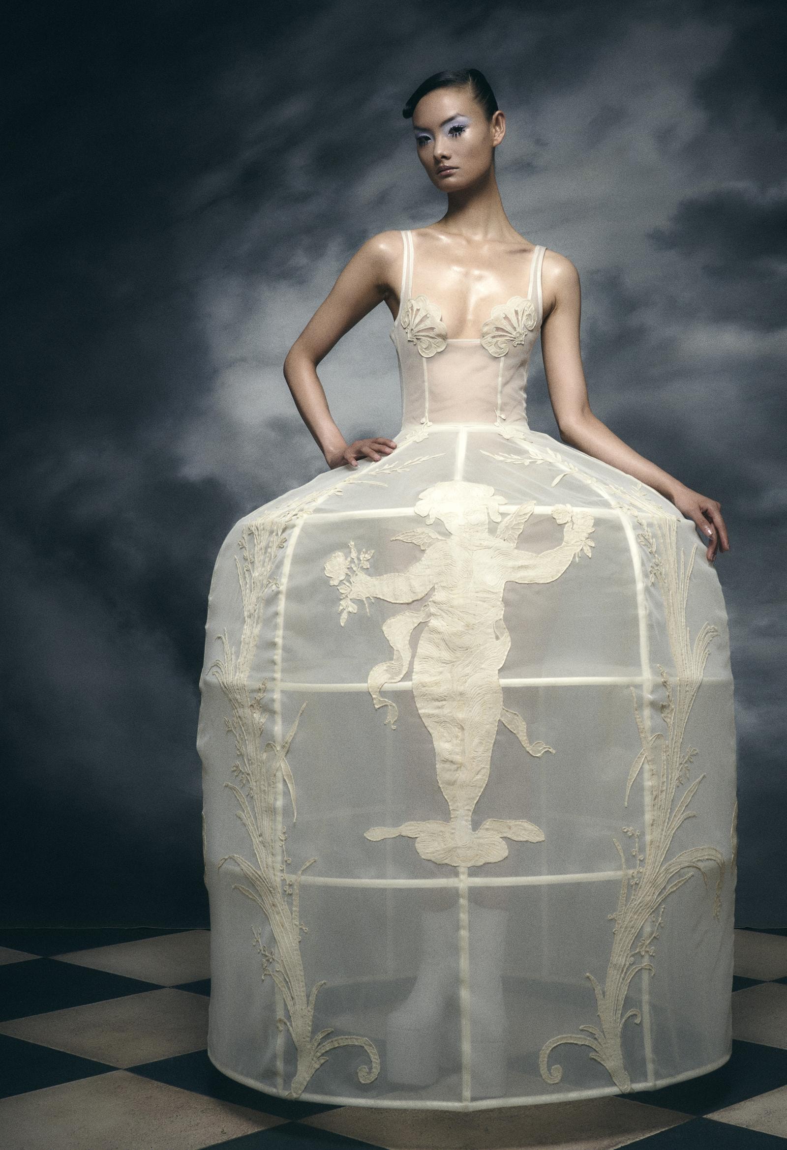 Un look della collezione settembre 2024 di Harris Reed (ph SuleikaMueller, courtesy Harris Reed)