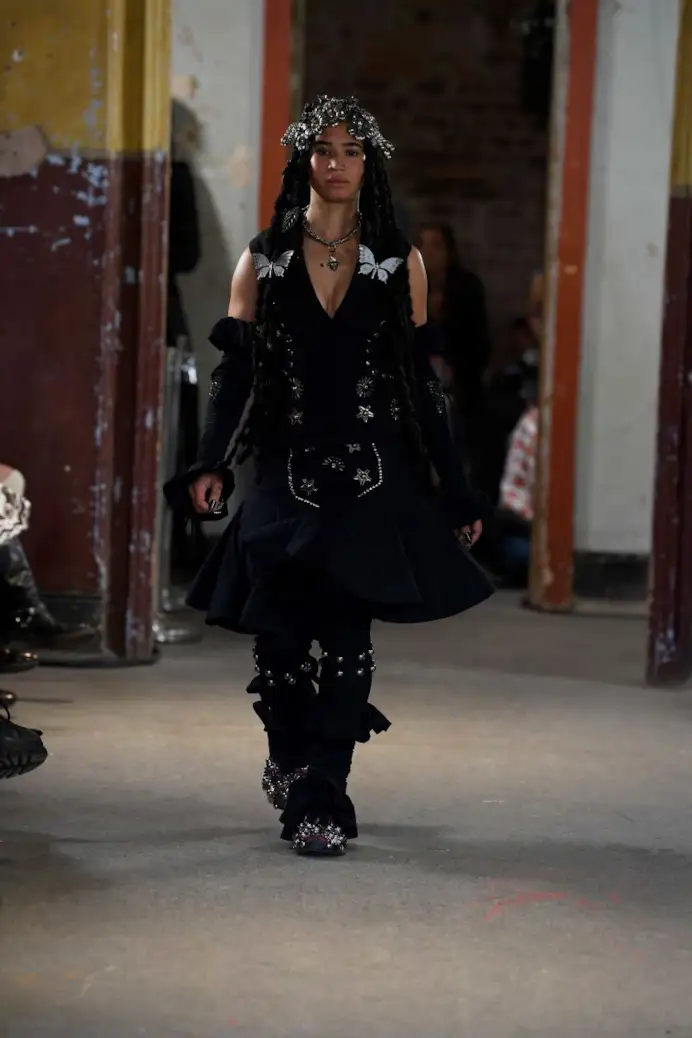 Un look Chopova Lowena spring-summer 2025 (ph Francesc Ten/MFF)
