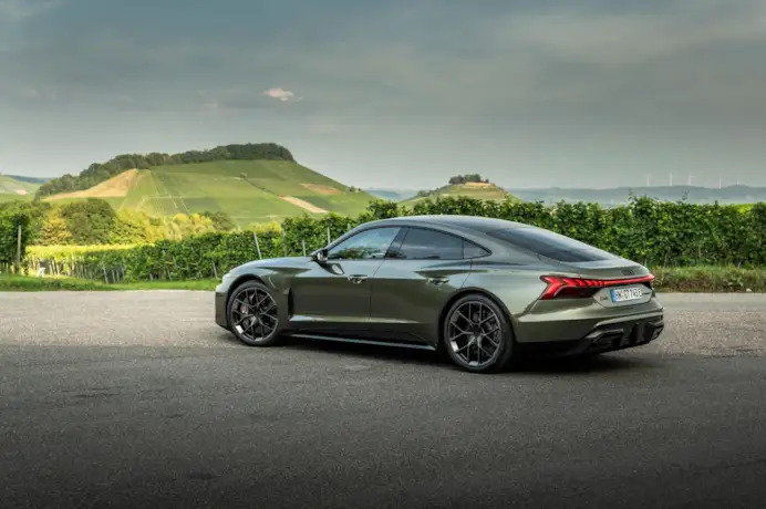 Oltre il Futuro. Come la nuova Audi RS e-tron GT riscrive le regole della mobilità elettrica
