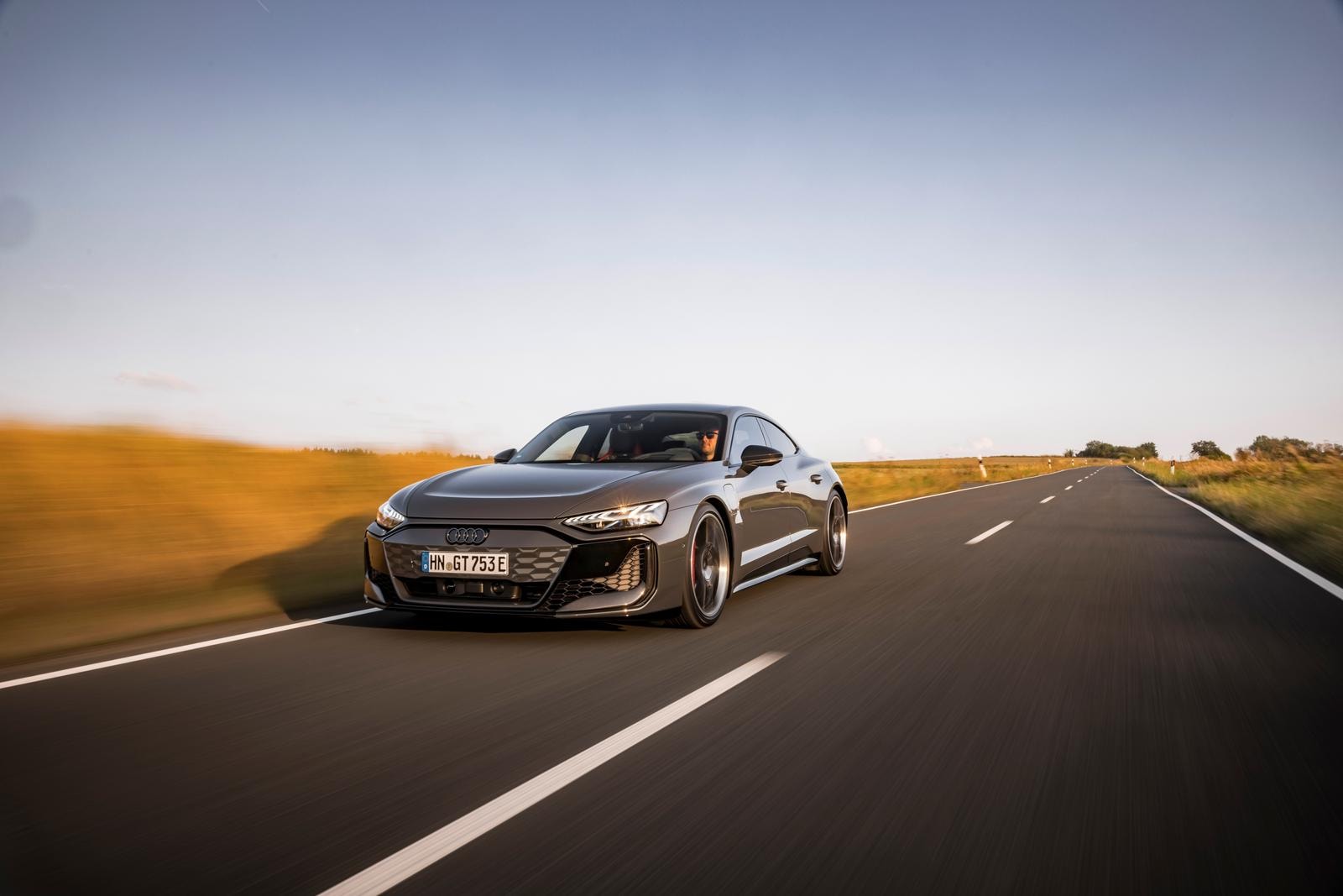Oltre il Futuro. Come la nuova Audi RS e-tron GT riscrive le regole della mobilit&agrave; elettrica