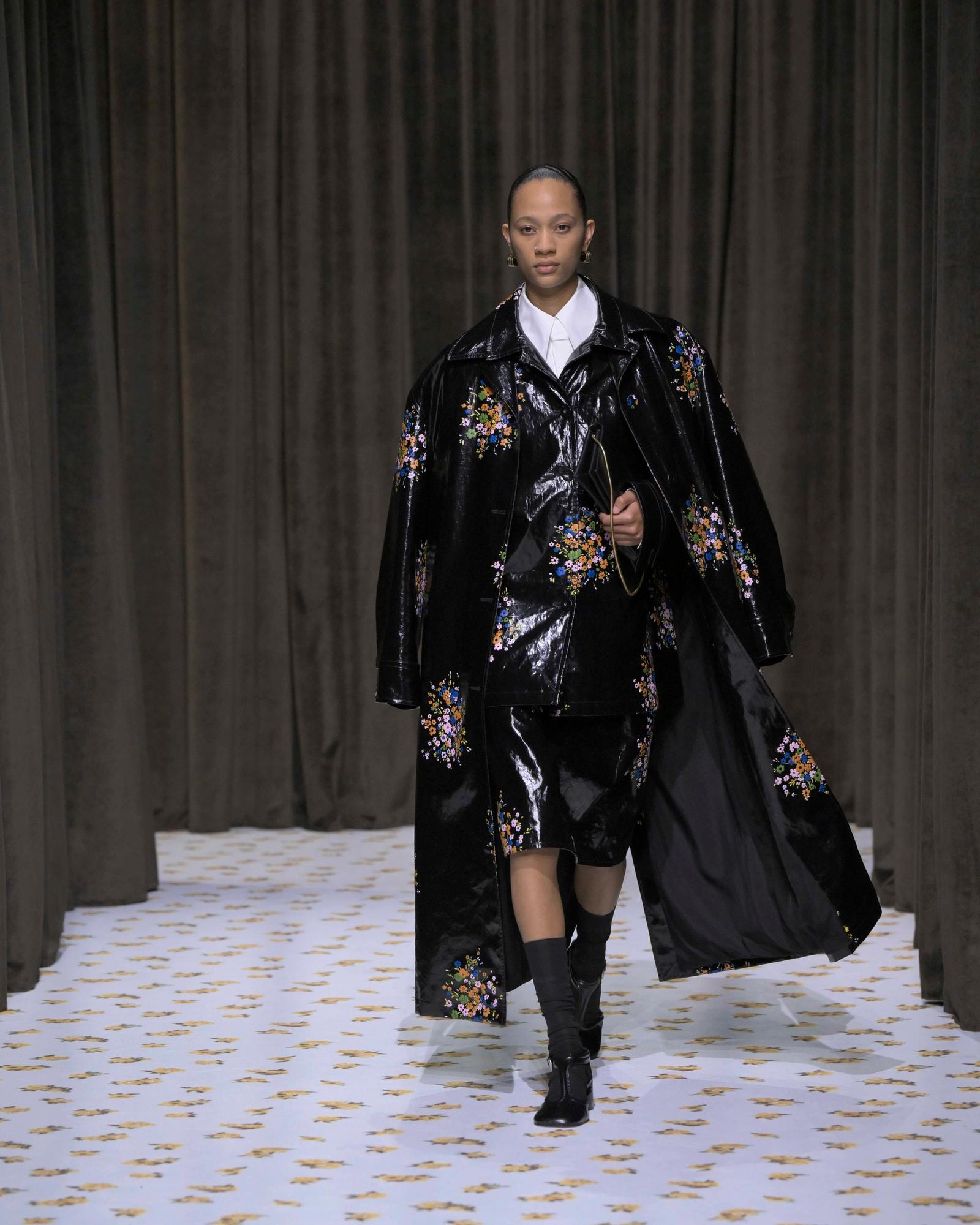 Un look Jil Sander spring-summer 2025 (ph Francesc Ten/MFF)