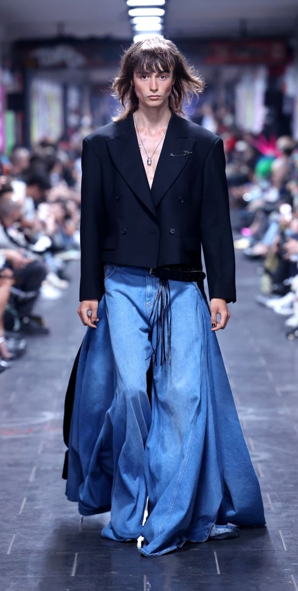 Un look John Richmond spring-summer 2025 (courtesy John Richmond)