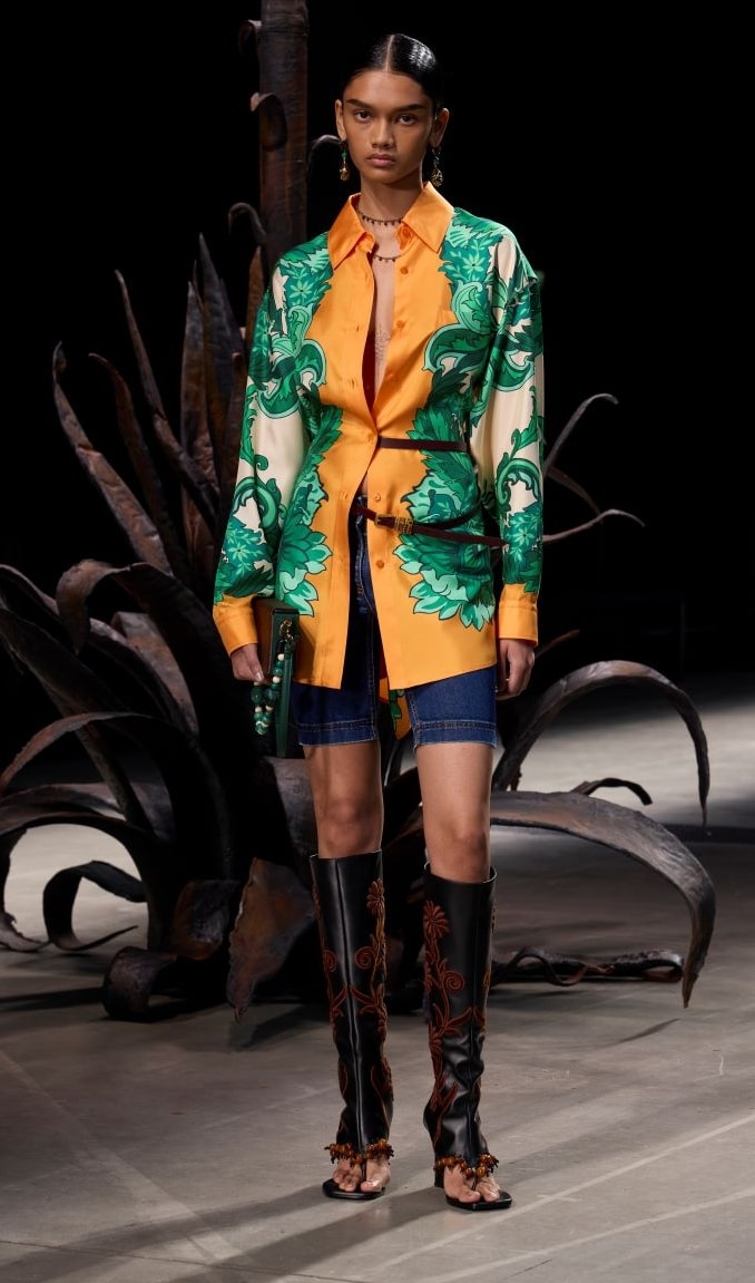 Un look Etro spring-summer 2025 (courtesy Etro)